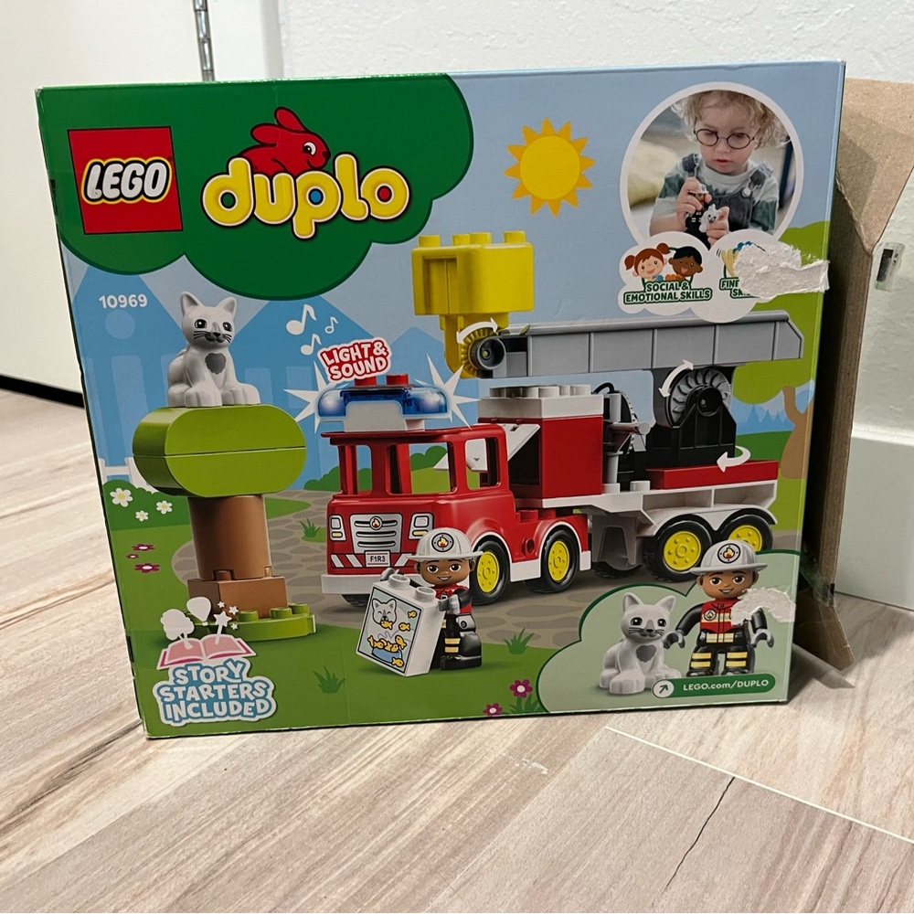 LEGO DUPLO Fire Engine Set - Red, Yellow, and Green 10969 - Picture 7 of 9